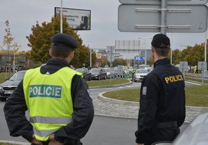 Taxikáři i řidiči Uberu od 4. října čelí přísnějším kontrolám pražského magistrátu (ilustrační foto).