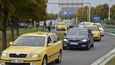 Taxikáři v Praze protestovali proti službám společnosti Uber.