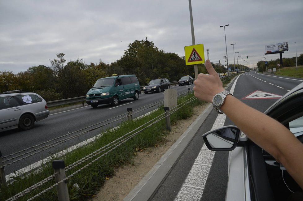 Taxikáři v Praze protestovali proti službám společnosti Uber.