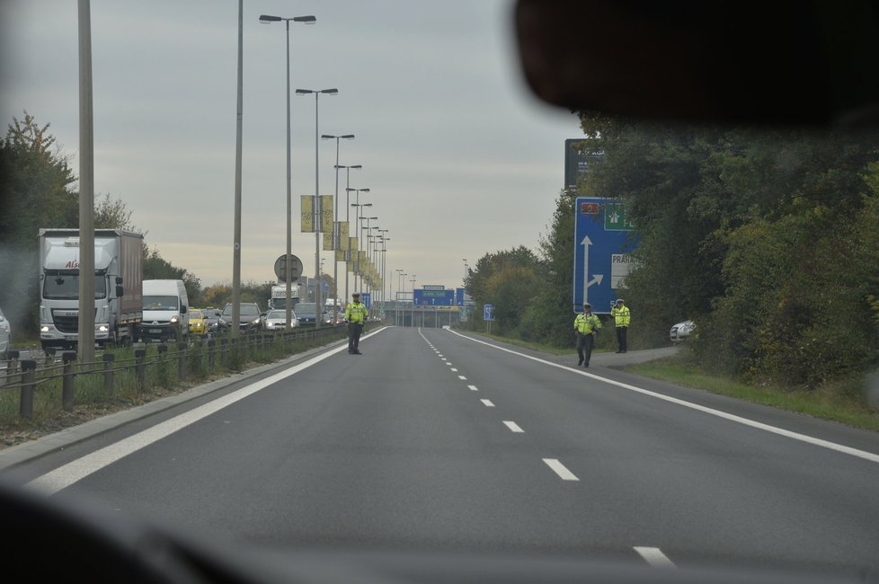 Taxikáři v Praze protestovali proti službám společnosti Uber.