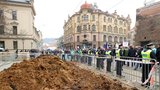 Kopa hnoje před Strakovkou: Policie nahlásila po protestu zemědělců tři přestupky