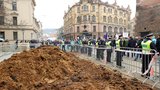 Kopa hnoje před Strakovkou: Policie nahlásila po protestu zemědělců tři přestupky