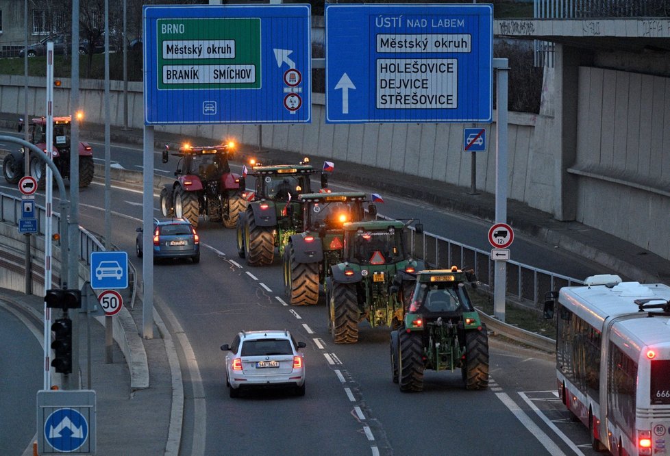 Traktory valící se Prahou. (7. 3. 2024)
