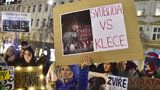 »Svoboda vs. klece!« V centru Prahy protestovalo 150 lidí proti chovu zvířat v cirkusech