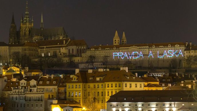 Protestní projekce na Pražském hradě