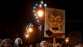 Stovky lidí se sešly po celé republice, aby v menších městech 16. prosince protestovali proti premiérovi Andreji Babišovi. Požadovaly opět jeho demisi. Protesty se konaly například v Děčíně, Táboře, Domažlicích, Berouně, nebo Trutnově. Akci svolal spolek Milion chvilek pro demokracii (16. 12. 2019)