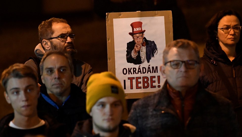 Stovky lidí se sešly po celé republice, aby v menších městech 16. prosince protestovali proti premiérovi Andreji Babišovi. Požadovaly opět jeho demisi. Protesty se konaly například v Děčíně, Táboře, Domažlicích, Berouně, nebo Trutnově. Akci svolal spolek Milion chvilek pro demokracii (16. 12. 2019)