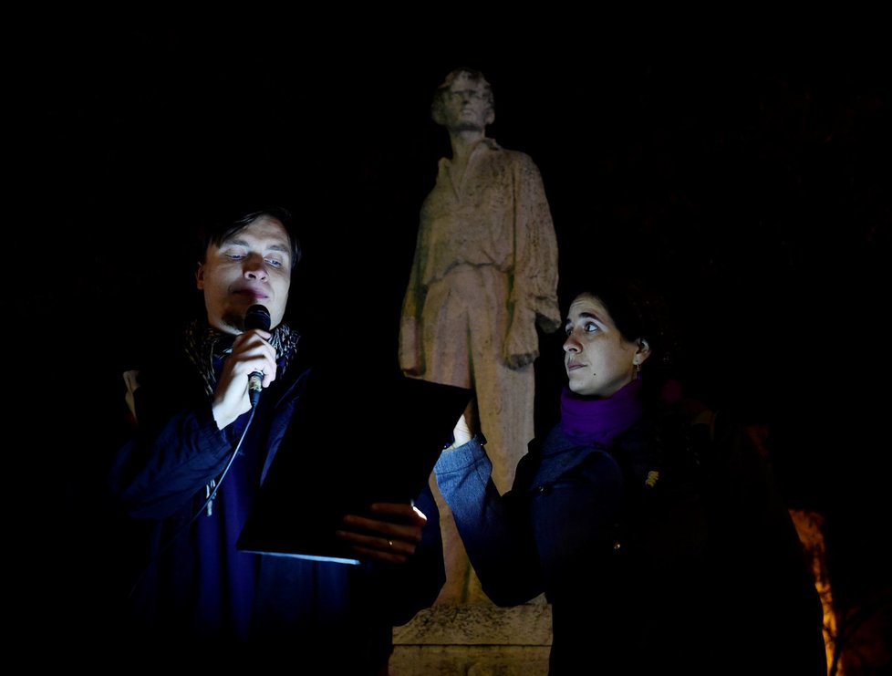 Stovky lidí se sešly po celé republice, aby v menších městech 16. prosince protestovali proti premiérovi Andreji Babišovi. Požadovaly opět jeho demisi. Protesty se konaly například v Děčíně, Táboře, Domažlicích, Berouně, nebo Trutnově. Akci svolal spolek Milion chvilek pro demokracii (16. 12. 2019)