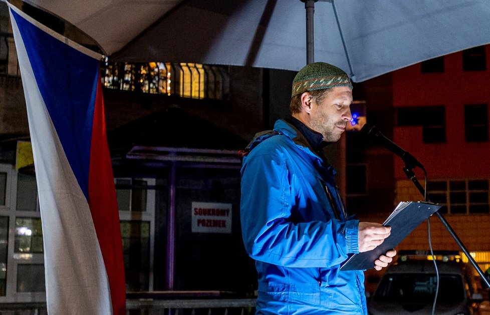 Stovky lidí se sešly po celé republice, aby v menších městech 16. prosince protestovali proti premiérovi Andreji Babišovi. Požadovaly opět jeho demisi. Protesty se konaly například v Děčíně, Táboře, Domažlicích, Berouně, nebo Trutnově. Akci svolal spolek Milion chvilek pro demokracii (16. 12. 2019)