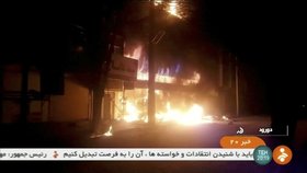 Během nočních protestů v Íránu zemřelo devět lidí.