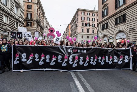 Demonstrace proti násilí na ženách.