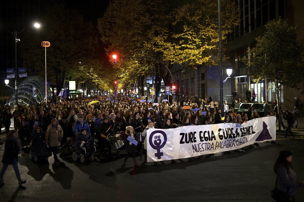 Demonstrace proti násilí na ženách.