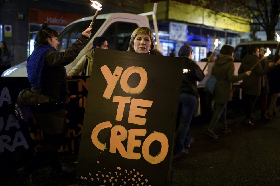 Demonstrace proti násilí na ženách.