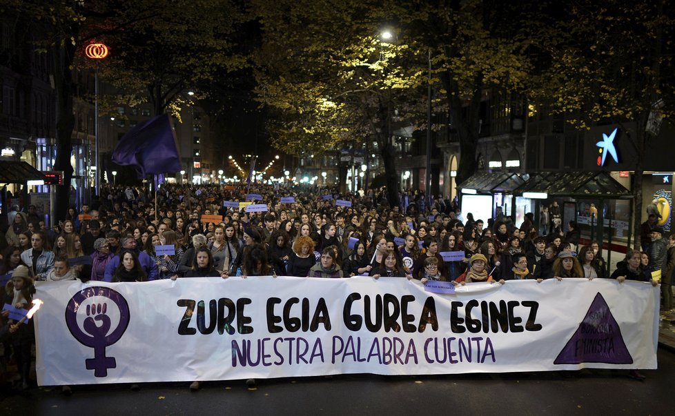 Demonstrace proti násilí na ženách.