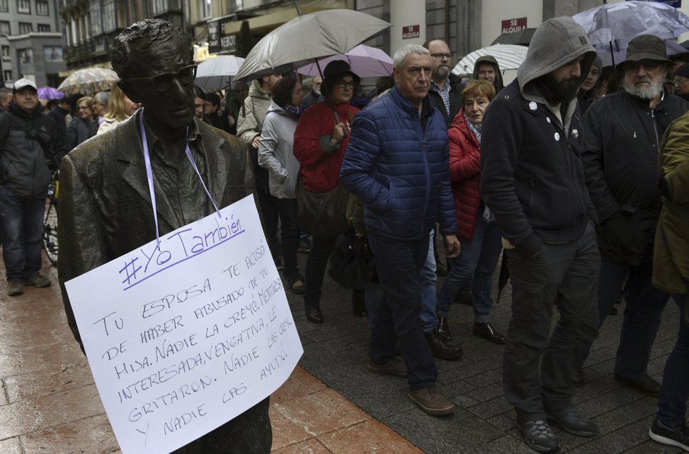 Demonstrace proti násilí na ženách.