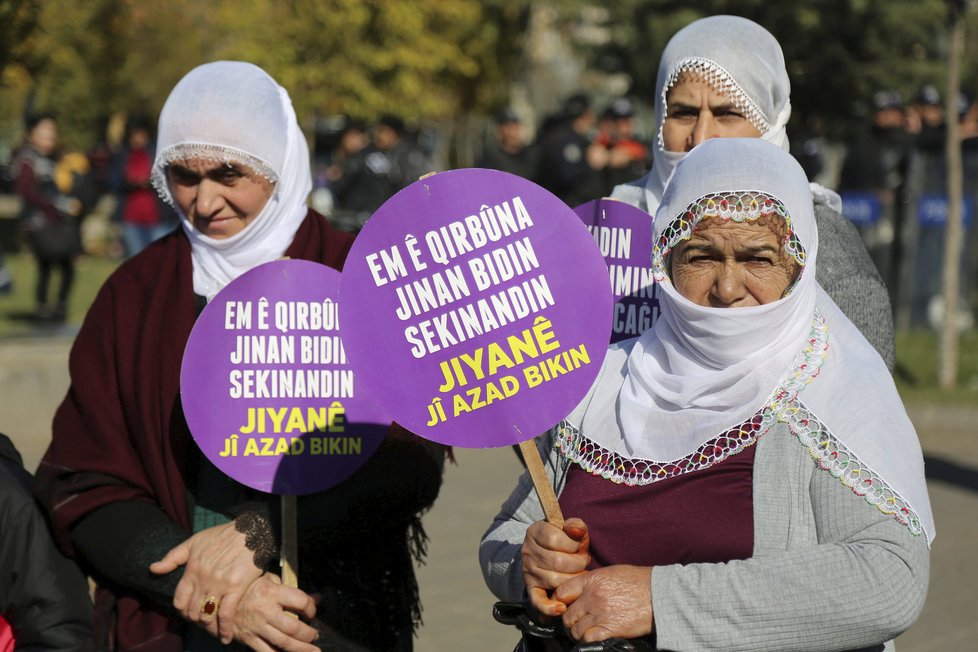 Demonstrace proti násilí na ženách
