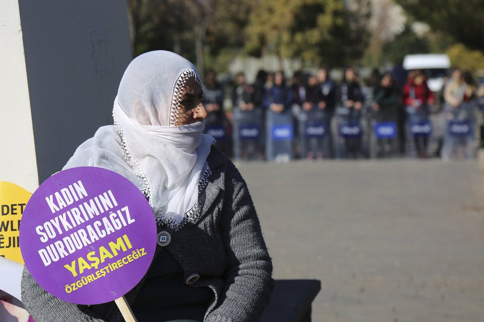 Demonstrace proti násilí na ženách