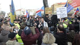 Protesty 6. února 2016 v Praze: Vítězné náměstí a protest proti údajné protinárodní politice vlády