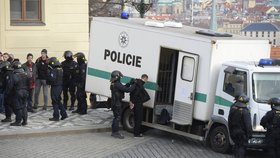 Policejní opatření během protestů v Praze (6. února 2016)