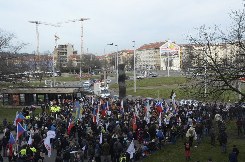 Protesty 6. února 2016 v Praze: Vítězné náměstí a protest proti údajné protinárodní politice vlády