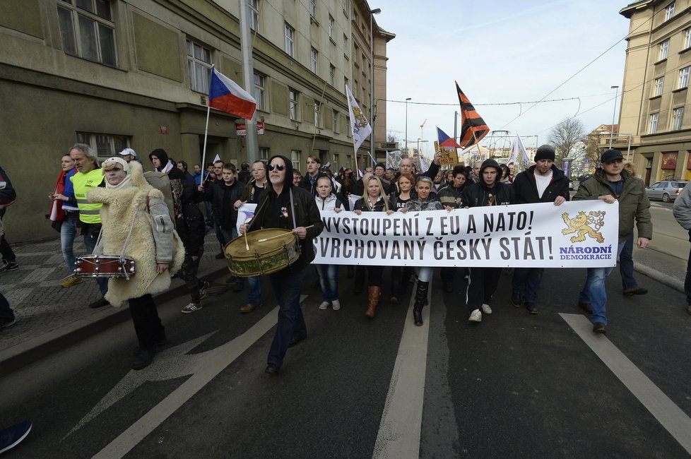 Protesty v Praze: Pochod z Vítězného náměstí proti politice české vlády (6.2.2016)