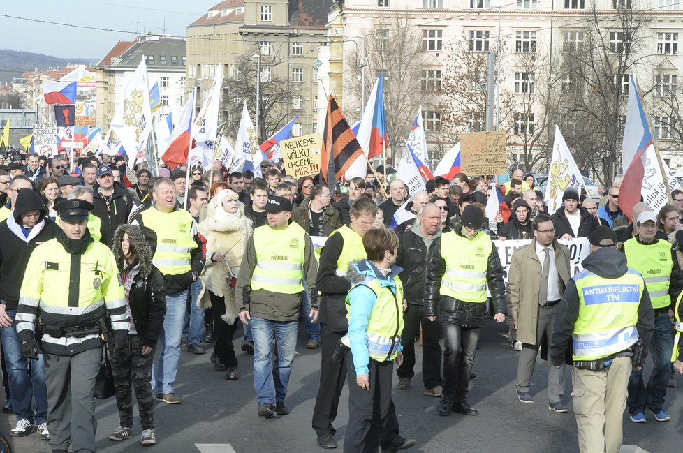 Protesty v Praze: Pochod z Vítězného náměstí proti politice české vlády (6.2.2016)