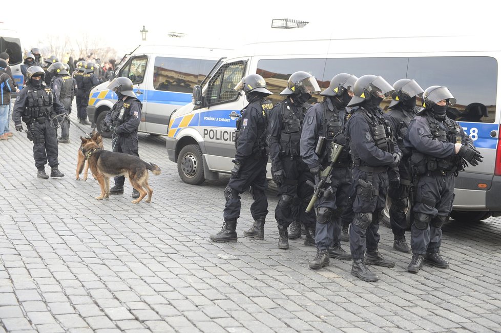 Policejní opatření během protestů v Praze (6. února 2016)