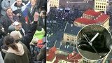 Sekyra i střelba do vzduchu. Policie se podělila o pohled na uprchlické protesty