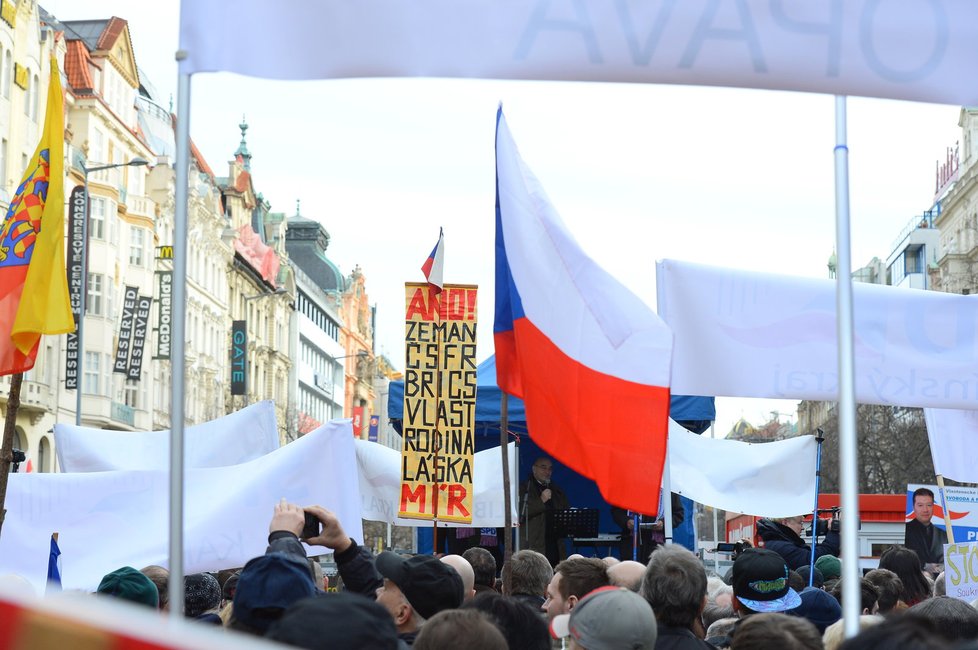 Protiuprchlická demonstrace Okamurovců na Václaváku