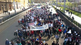 Demonstranté se vydali na pochod Prahou v sobotu v 11:45 z Churchillova náměstí