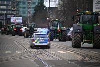 Farmáři zablokují Prahu, přijedou šesti trasami. Město: Řidiči, nejezděte sem!