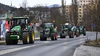 Pondělní protesty zemědělců zkomplikují dopravu v Praze. Policie chystá opatření