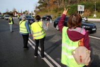 Žluté vesty zlikvidovaly radary u silnic. Ve Francii přibylo těžkých nehod