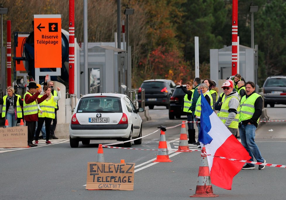 Žluté vesty vyhrály, daň nebude