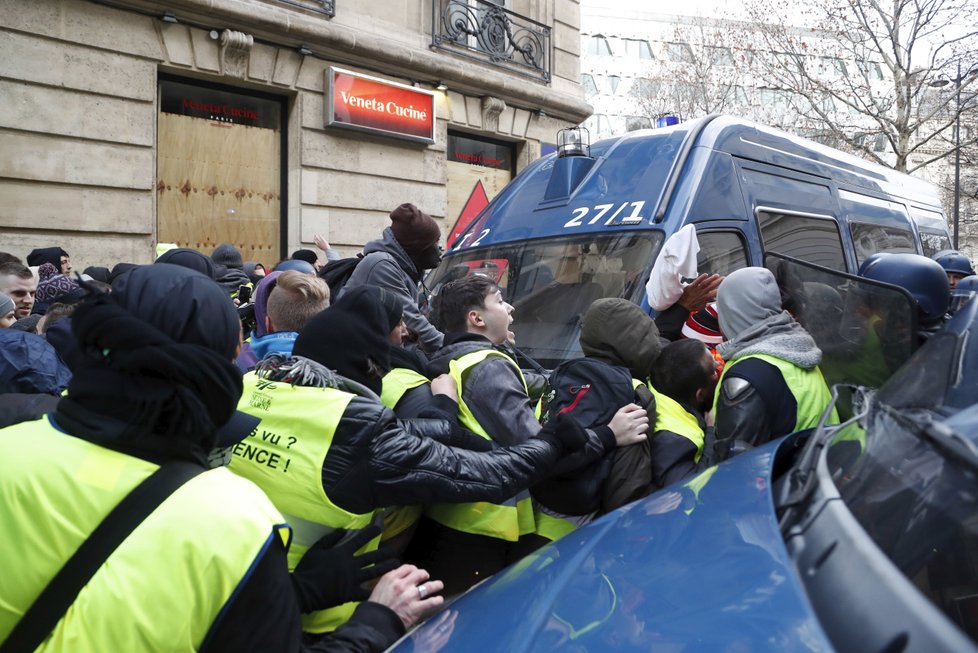 Protesty žlutých vest v Paříži (8.12.2018)