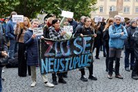 Bouře ve Sněmovně! Koalice nečekaně vytáhla zrušení poplatků. ČT i ČRo už vyhlásily stávku