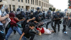 Policie zatýkala při násilných protestech v St. Louis