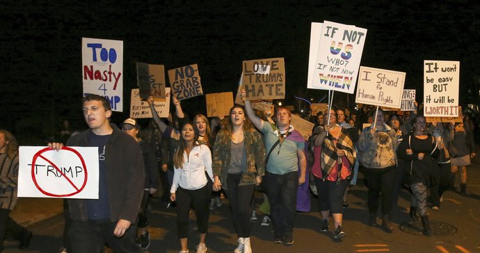 V několika amerických městech vypukly protesty proti zvolení Donalda Trumpa.