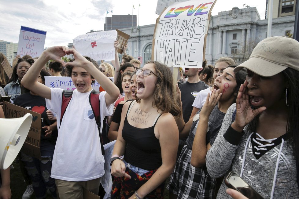 V několika amerických městech vypukly protesty proti zvolení Donalda Trumpa.