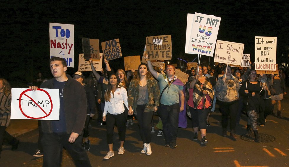 V několika amerických městech vypukly protesty proti zvolení Donalda Trumpa