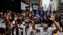Čínská vláda je terčem kritiky kvůli potírání lidských práv v bývalé britské kolonii Hongkongu.