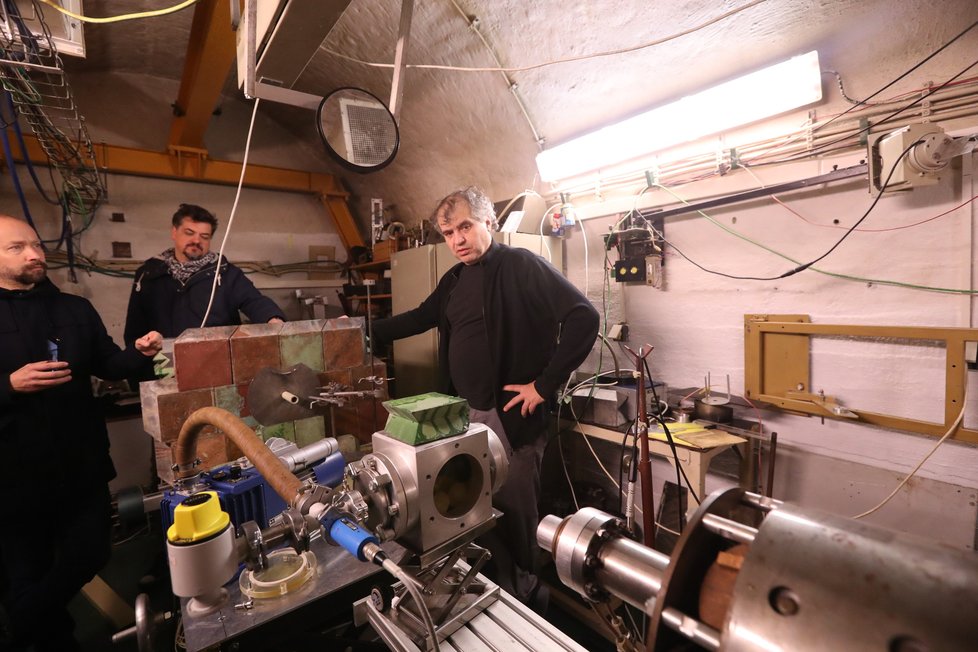 V menší části podzemí Vítkova se nachází laboratoř s urychlovačem částic.