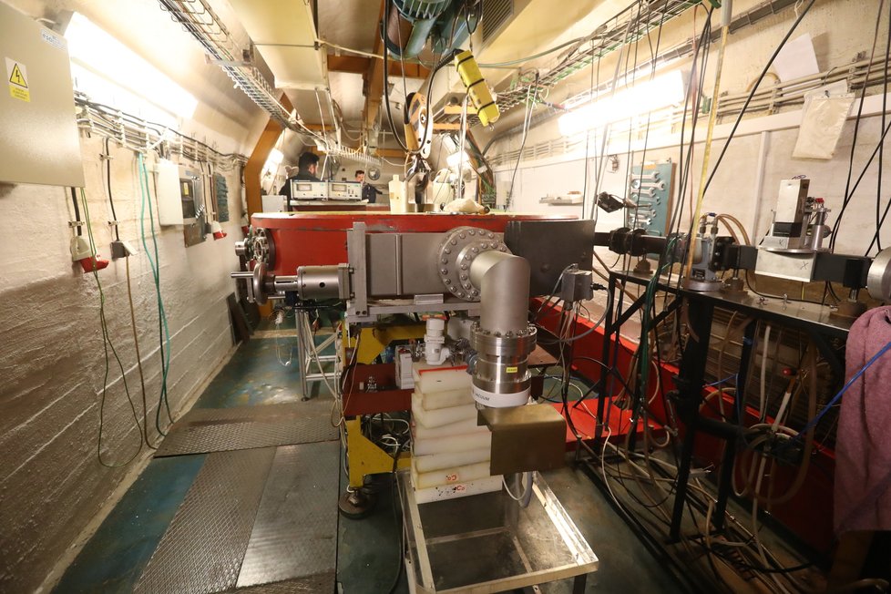 V menší části podzemí Vítkova se nachází laboratoř s urychlovačem částic.