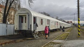 Protidrogový vlak stojí na nádraží v Dejvicích a pravidelně vyjíždí do regionů.