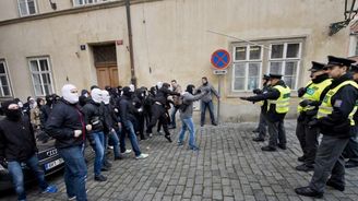 Chovanec: Policie pražské demonstrace až na „drobné excesy“ zvládla