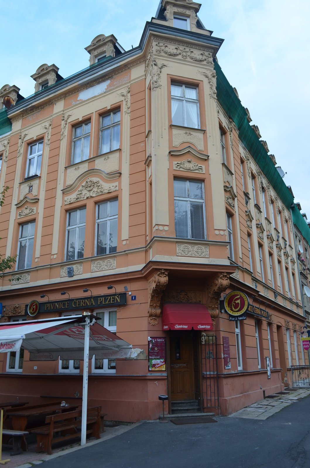 Černá Plzeň bývala jednou z nejoblíbenějších pivnic v Karlových Varech. V provozu je 25 let.