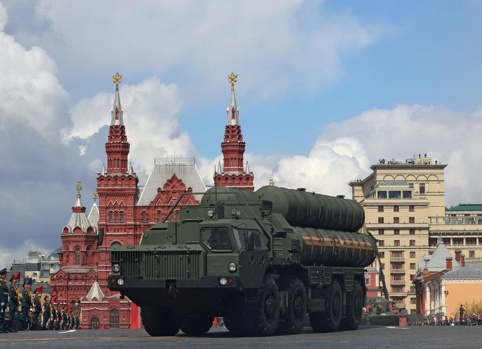 Protiletadlový systém S-400.