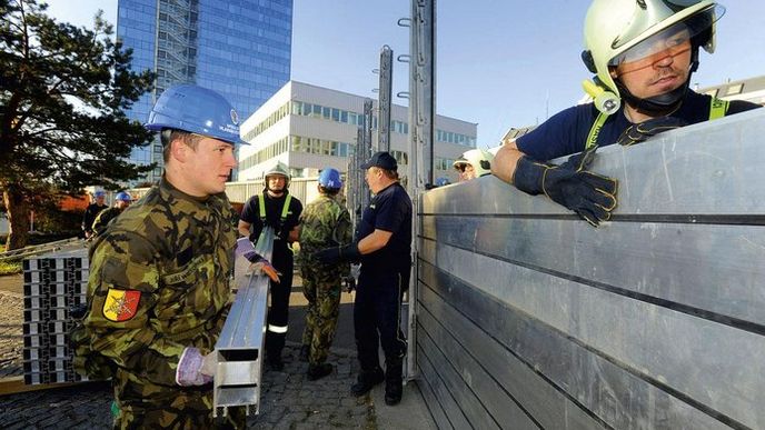 Protipovodňové cvičení v pražských Holešovicích