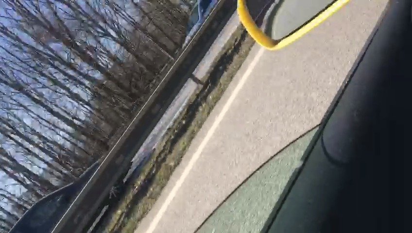 Řidič na Budějovicku natočil vozidlo, které si  to směrem z Českých Budějovic na Hlubokou nad Vltavou uhánělo v protisměru