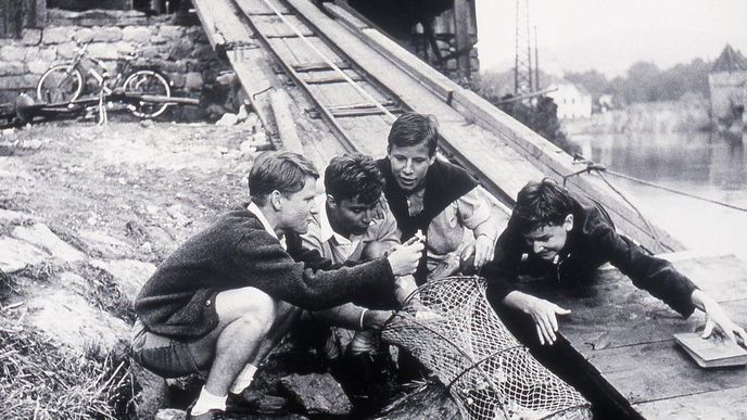 Protiválečná klasika. K nejlepším filmům na festivalu patří německý Most z roku 1959.